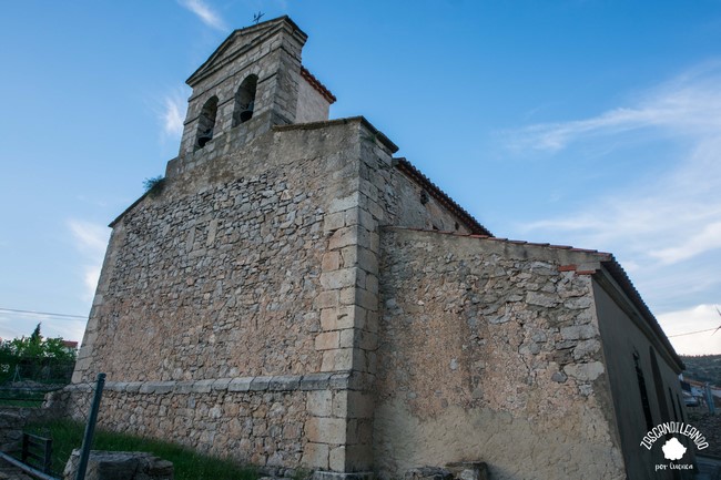Este templo es el más importante de El Cubillo, destacando en él su espadaña