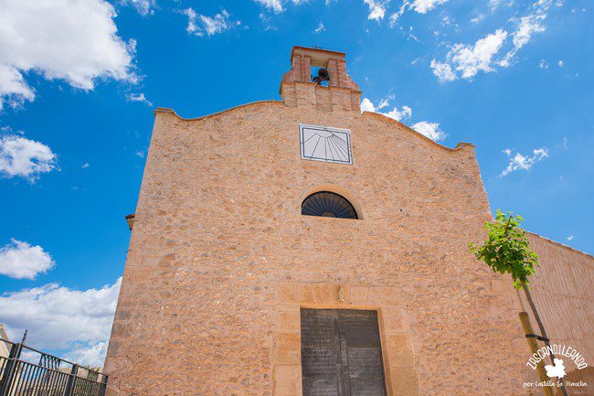 Este templo se encuentra a las afueras de Caudete y consta de un lavadero publico a escasos metros